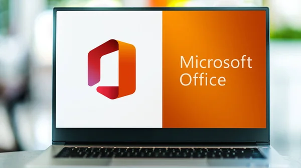 Poznan Pol Jul 2021 Ноутбук Компьютер Логотипом Microsoft Office Семьи — стоковое фото