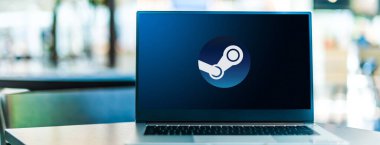 POZNAN, POL - SEP 23, 2020: Steam 'in logosunu gösteren dizüstü bilgisayar, Valf tarafından bir video oyunu dijital dağıtım hizmeti