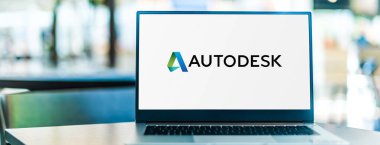 POZNAN, POL - SEP 23, 2020: Autodesk 'in logosunu gösteren dizüstü bilgisayar, mimarlık, mühendislik, inşaat, imalat, medya ve eğitim için bir yazılım üreticisi