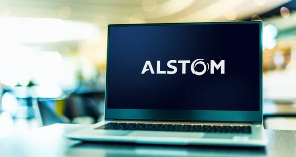 Poznan Pol Mayıs 2021 Alstom Logosunu Gösteren Dizüstü Bilgisayar Dünya — Stok fotoğraf