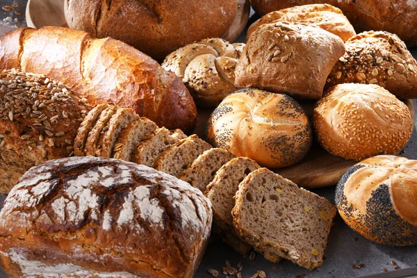 Diverse Bakkerijproducten Met Inbegrip Van Brood Broodjes — Stockfoto