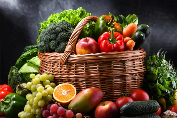 Composição Com Hortaliças Frutas Orgânicas Variadas — Fotografia de Stock