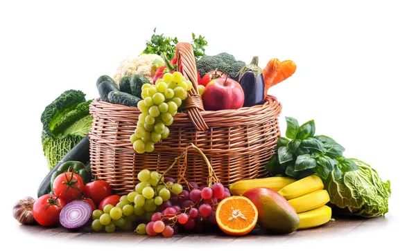 유기농 야채와 과일을 곁들여 먹는다 — 스톡 사진
