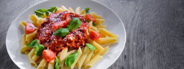 Makarna dilimli kompozisyon.