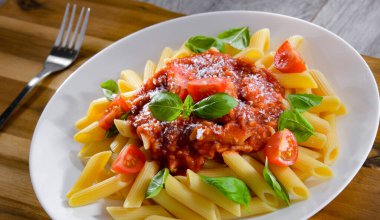 Makarna dilimli kompozisyon.