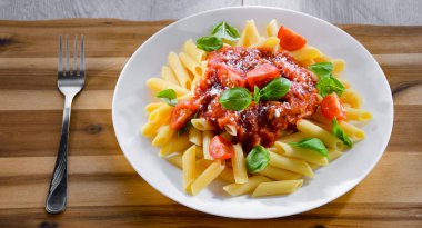 Makarna dilimli kompozisyon.