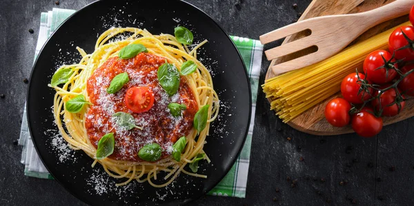 Composición Con Plato Espaguetis Boloñés — Foto de Stock