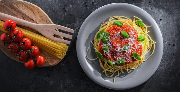 Composición Con Plato Espaguetis Boloñés — Foto de Stock