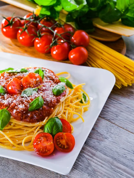 Composición Con Plato Espaguetis Boloñés — Foto de Stock