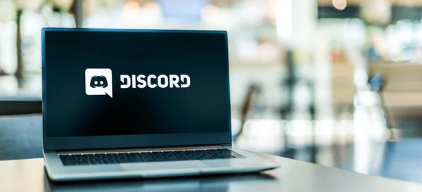 Poznan Pol Apr 2021 Laptop Computer Displaying Logo Discord Voip — Stock Photo, Image