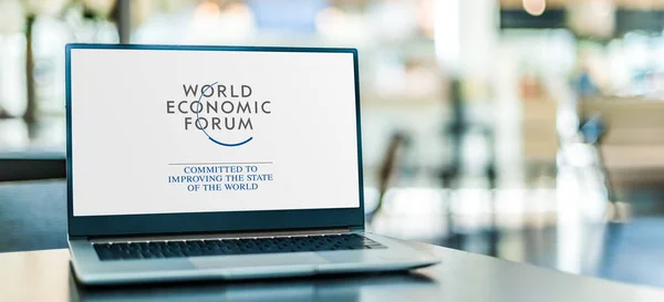 Poznan Pol 2021 Április Laptop Számítógép Amely World Economic Forum — Stock Fotó