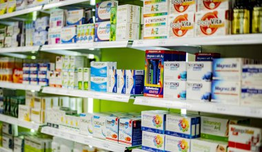 POZNAN, POL - 5 JAN 2022: Eczanede satılık ilaç ürünleri