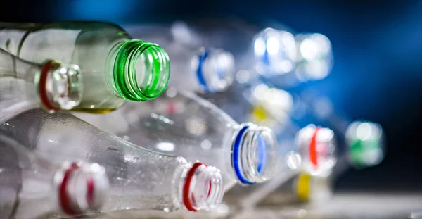 Leere Kohlensäurehaltige Getränkeflaschen Plastikmüll — Stockfoto