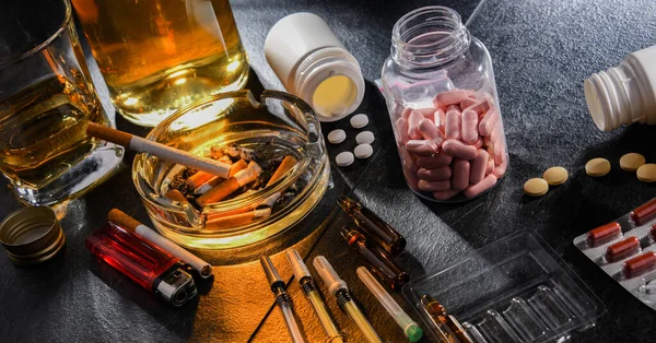 Залежні Речовини Включаючи Алкоголь Сигарети Наркотики — стокове фото