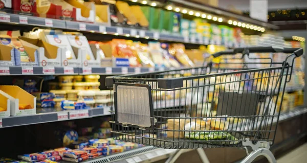 Nákupní Košík Supermarketu — Stock fotografie