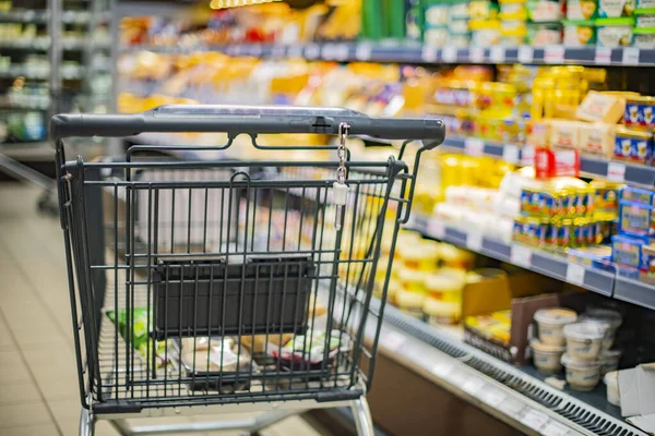 Ein Einkaufswagen Supermarkt — Stockfoto