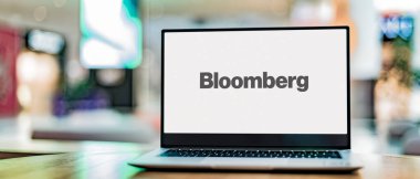 POZNAN, POL - OCT 1, 2021: Merkezi New York 'ta bulunan bir finans, yazılım, veri ve medya şirketi olan Bloomberg L.P.' nin logosunu gösteren dizüstü bilgisayar