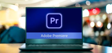 POZNAN, POL - 16 Ocak 2022: Adobe Systems tarafından geliştirilen zaman çizgisi tabanlı video düzenleme yazılımı uygulaması Adobe Pro 'nun logosunu gösteren dizüstü bilgisayar