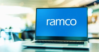POZNAN, POL - 8 DEC 2021: Ramco Systems 'in logosunu gösteren dizüstü bilgisayar, Chennai, Tamil Nadu, Hindistan merkezli bir yazılım ve hizmet sağlayıcısı