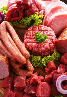 Çeşitli et ürünleri ile kompozisyon