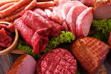 Çeşitli et ürünleri ile kompozisyon