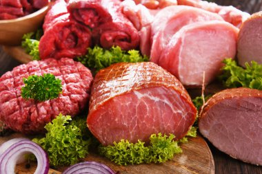 Çeşitli et ürünleri ile kompozisyon