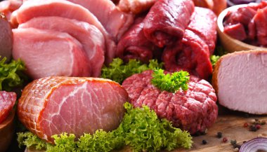 Çeşitli et ürünleri ile kompozisyon