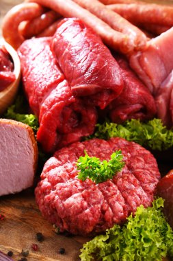 Çeşitli et ürünleri ile kompozisyon