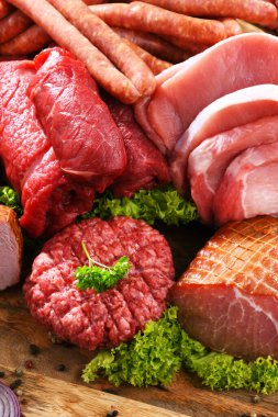 Çeşitli et ürünleri ile kompozisyon