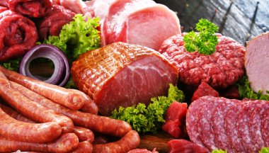 Çeşitli et ürünleri ile kompozisyon