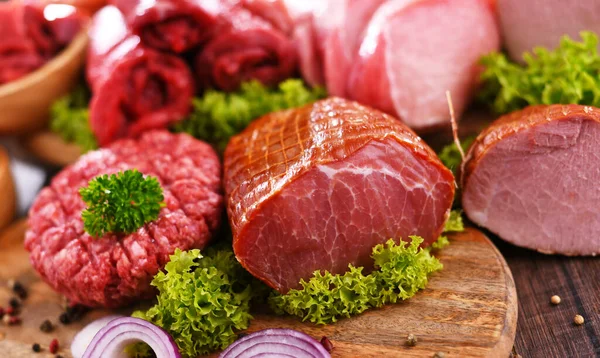 Composição Com Diversos Produtos Base Carne — Fotografia de Stock