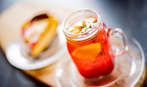 Cheesecake Glass Hot Fruit Drink — Stock Photo, Image