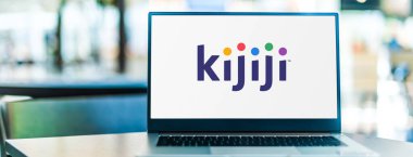 POZNAN, POL - SEP 23, 2020: eBay 'e ait bir e-ticaret şirketi olan Kijiji' nin logosunu gösteren dizüstü bilgisayar