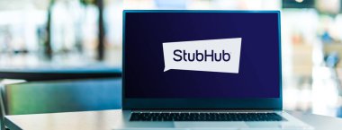 POZNAN, POL - SEP 23, 2020: StubHub 'ın logosunu gösteren dizüstü bilgisayar, bir Amerikan bilet alım-satım şirketi
