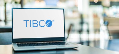 POZNAN, POL - NOV 12, 2020: Büyük veri ve yazılım entegrasyonlarında uzmanlaşmış bir şirket olan TIBCO Yazılım 'ın logosunu gösteren dizüstü bilgisayar