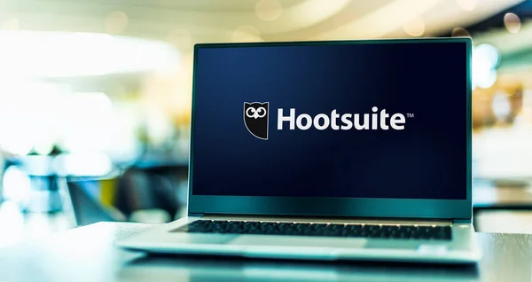 Poznan Pol Mar 2021 Laptop Computer Displaying Logo Hootsuite Social — Stock Photo, Image