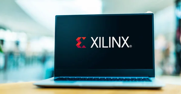 Poznan Pol May 2021 Laptop Комп Ютер Відображення Логотипу Xilinx — стокове фото