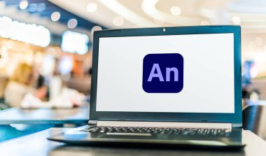 POZNAN, POL - 8 AUG 2020: Adobe Systems tarafından geliştirilen bir multimedya yazma ve bilgisayar animasyon programı olan Adobe Animasyon 'un logosunu gösteren dizüstü bilgisayar