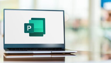 POZNAN, POL - SEP 23, 2020: Microsoft tarafından geliştirilen Office aile yazılımı ve hizmetlerinin bir parçası olan Microsoft Publisher masaüstü yayıncılık uygulamasının logosu