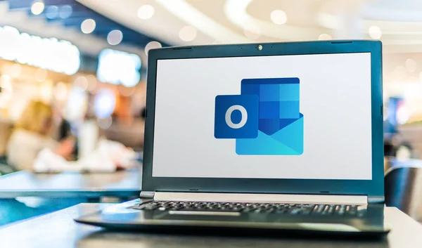 Poznan Pol April 2020 Laptop Mit Logo Des Microsoft Outlook — Stockfoto