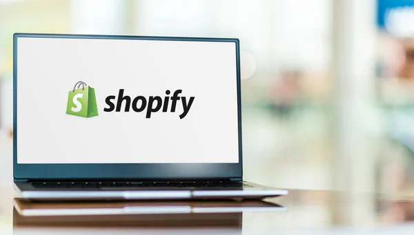 Poznan Pol Feb 2021 Computer Portatile Che Mostra Logo Shopify — Foto Stock