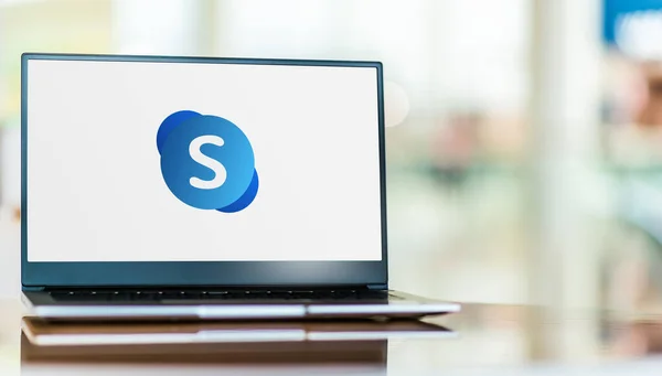 Poznan Pol Sep 2020 Computador Portátil Que Exibe Logotipo Skype — Fotografia de Stock
