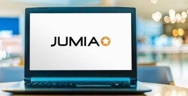 POZNAN, POL - SEP 23, 2020: Jumia 'nın logosunu gösteren dizüstü bilgisayar, elektronik için çevrimiçi bir pazar ve Afrika' daki diğerleri arasında moda