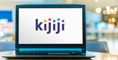 POZNAN, POL - SEP 23, 2020: eBay 'e ait bir e-ticaret şirketi olan Kijiji' nin logosunu gösteren dizüstü bilgisayar