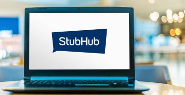 POZNAN, POL - SEP 23, 2020: StubHub 'ın logosunu gösteren dizüstü bilgisayar, bir Amerikan bilet alım-satım şirketi