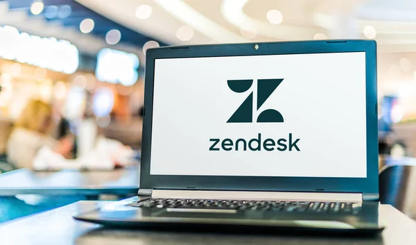Poznan Pol Sep 2020 Ноутбук Компьютер Логотипом Zendesk Inc Компания — стоковое фото