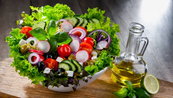 Composição Com Uma Tigela Salada Vegetal Dieta Equilibrada — Fotografia de Stock