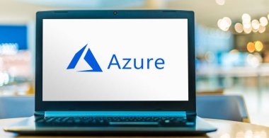 POZNAN, POL - 25 JUL 2020: Microsoft Azure 'un amblemini gösteren dizüstü bilgisayar, uygulama ve hizmetleri inşa etmek, test etmek, uygulamak ve yönetmek için bir bulut hesaplama hizmeti