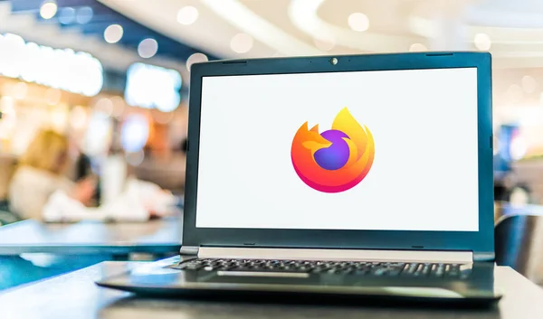 Poznan Pol 2021年1月6日 Firefoxのロゴが表示されるノートパソコン 無料でオープンソースのWebブラウザ — ストック写真