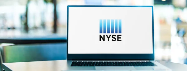 Poznan Pol Nov 2020 Laptop Computer Displaying Logo New York — Stock Photo, Image